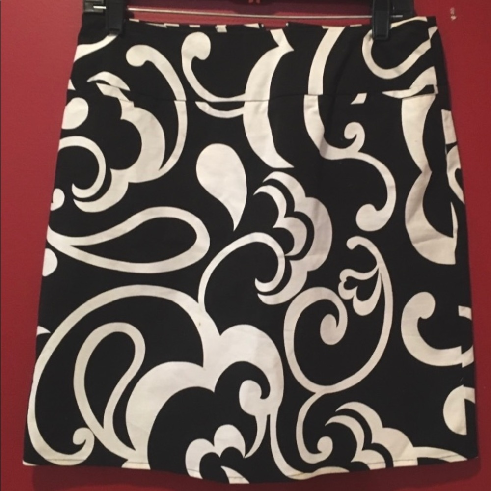 Skirt Black & White design